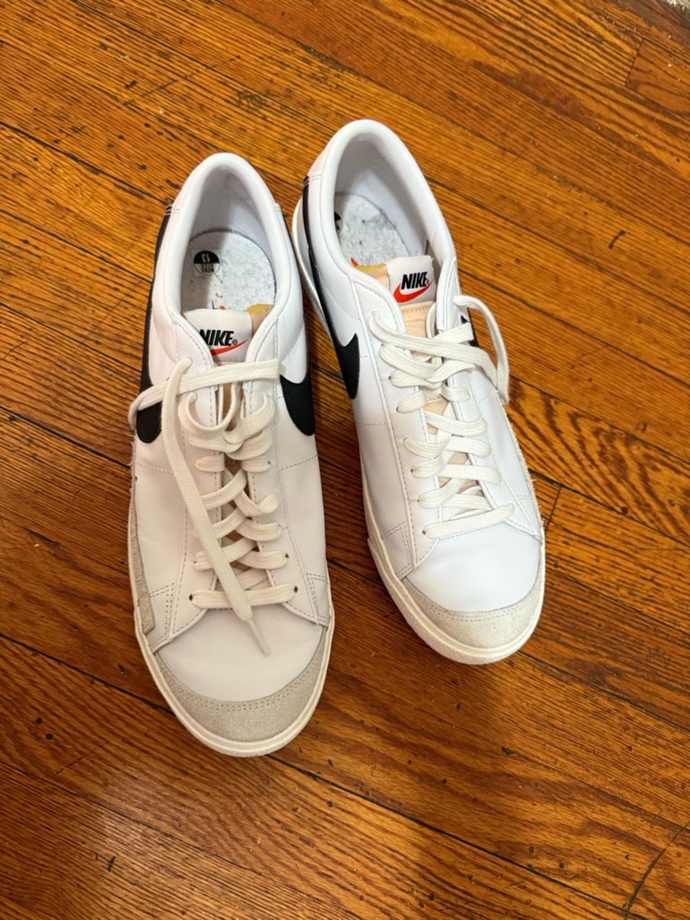 Nike Men’s White Sneakers with Black Swoosh